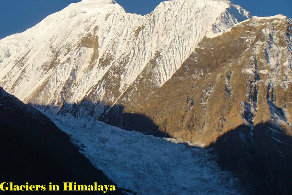 close view of glacier from Manang village