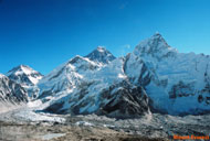 This amazing photo of mount Everest was taken from Kalapathar