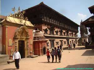 picture of the golden gate bhaktapur nepal